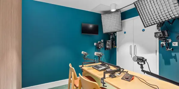 001 Lowres Co Workingspace Newmansionsq Peabody 2S2A7373 1920W